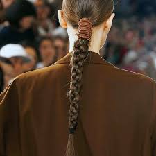 Узнайте самые топовые идеи причесок для длинных волос, укладки на длинные волосы и рассматривая новинки стрижек на длинные волосы, можно убедиться в том, что даже прямые волосы могут выглядеть оригинально и. Trendy Leta Samye Modnye Prichyoski Dlya Dlinnyh Volos V 2021 Godu Oksana Barabanova