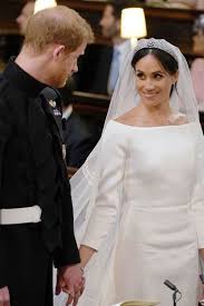 Ich mag die beiden real. Verliebte Blicke In Der Kirche Konigliche Hochzeitskleider Kleid Hochzeit Prinz Harry Hochzeit