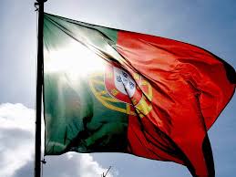 A bandeira de portugal é a bandeira nacional da república portuguesa. Assaltantes Atacam Navio De Bandeira Portuguesa Ao Largo Do Benim Record Tv Europa