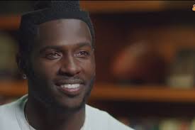 He reached fame as an outstanding american football player. Antonio Brown S Haircut May Be The Worst We Ve Ever Seen Gq