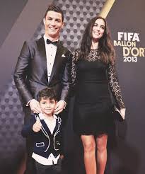 Gary neville encouraged cristiano ronaldo to do his first english speaking interview and he even cristiano ronaldo lifestyle 2020, income, house, cars, family, wife biography,son,daughter. Ronaldo Family Shared By Ya A áƒ¦ E G