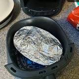 Can you put tin foil in an air fryer?