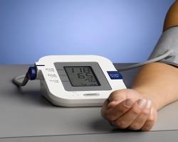 صورة جهاز قياس ضغط الدم الإلكتروني