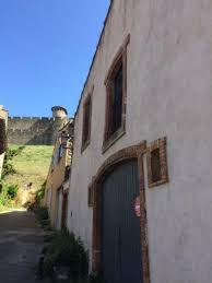 maison au pied de la citÉ carconne