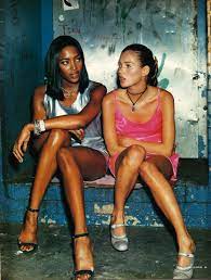 History Photographed on X: Naomi Campbell and Kate Moss, 1994.  t.coOsdf19dLbG  X