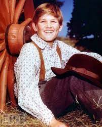 Kurt russell was born in springfield, massachusetts, usa to actor and baseball club owner neil oliver 'bing' russell and louise julia, a dancer. Pin On When They Were Young Actors And Actresses