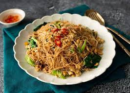 pad see ew with rice vermicelli hot