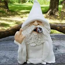 Smoking White Wizard Gnome Middle