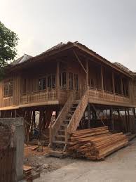Desain rumah panggung kayu ini dibangun di atas kolam bukan untuk rumah huni tetapi lebih tepatnya sebagai rumah tempat beristirahat. Rumah Kayu Palembang Rumah Panggung Type 9x12 Rizki Rumah Kayu Palembang