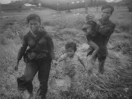 49.000 tote amerikaner im gravierendsten jahr (2018) #grippesaison 17/18 (schwerste saison seit 1967) mein mann sagte mir gerade erschüttert, in #usa seien mehr menschen an #corona gestorbenals im #vietnamkrieg. Vietnamkrieg 1964 Kriegsopfer 6 Foto Historiathek