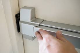 locking and unlocking your push bar door