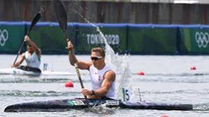 Kopasz bálint olimpiai bajnok lett tokióban férfi kajak egyes 1000 méteren, míg a hatalmas hajrát bemutató varga ádám ezüstérmes. Ukuaqevliplq M
