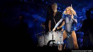 Helene fischer (born 5 august 1984) is a russian born german singer and entertainer. Better Paid Than Britney Spears Who Is Helene Fischer Music Dw 22 11 2018