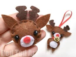 Every year at our house our kids love to make christmas ornaments! Felt Reindeer Ornament Red Ted Art Make Crafting With Kids Easy Fun