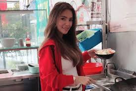 Cantik semok ngentod jamin bikin crot. 10 Penjual Makanan Cantik Di Indonesia Viral