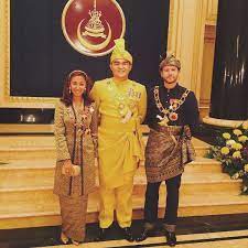 The son of the fifth sultan of pahang, sultan ahmad shah and sultanah kalsom abdullah, tengku fahd is arguably one of the most handsome royals. Tatlergrams Of The Week Tengku Amir Shah S Installation As Raja Muda Selangor Tatler Malaysia