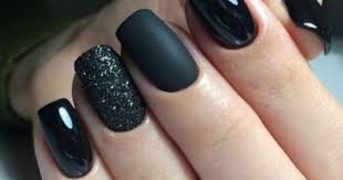 Черный цвет ногтей: ТОП-30 идей стильного маникюра - IVONA.UA