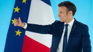 Erste Hochrechnungen: Macron bei Wahl ...
