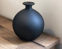 round glass vase