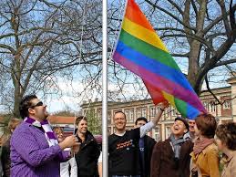 16 jahre haft für mann. Universitat Potsdam Debatte Um Hissen Der Regenbogenflagge