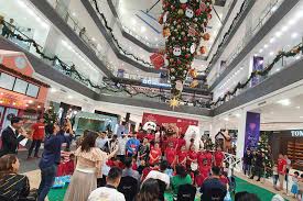 Aeon tebrau city aeon bukit indah pelangi leisure mall paradigm mall jb eco bee shop (k12). Malaysia S Biggest Upside Down Christmas Tree Lifts Holiday Spirits At Paradigm Mall Jb Johor Foodie