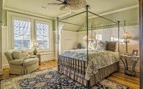 Wer sich für weiß im schlafzimmer entscheiden möchte, sich aber elegante, moderne details wünscht, kann die weiße wand mit einem solchen grauen kopfteil ergänzen. Tipps Fur Die Farbgestaltung Im Schlafzimmer