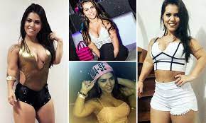 Brazilian actress Karina Lemos measuring 4ft 3ins is the 'world's sexiest  dwarf' | Daily Mail Online