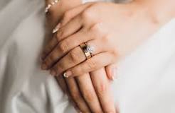 Do you wear engagement ring after wedding?