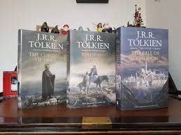 But you can read the books in the order below, if you want to learn about middle earth, or if you are a beginner or just starting to get into tolkien's books. Tolkien Recommended Reading The Mathom House