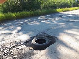 City of Ottawa has a new way to fill potholes!! (Albion road south, near railway) : r/ottawa