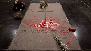 He was buried in a mausoleum called the valley of the spain's socialist government plans to move franco's remains next to his wife's grave in a. Spanje Haalt Franco Weg Uit Omstreden Graftombe Nos