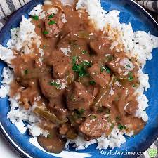 beef tips and rice with brown gravy