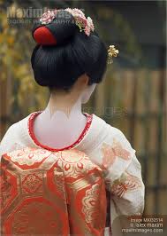 maiko closeup of back in kimono