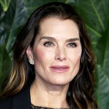 brooke shields wows fans with her face