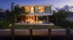 Experiences make us see things in different ways, which is why the gradient colors of glass miami shift thematically from deep to shallow waters as your eyes. Miami Beach Island Home By Choeff Levy Fischman Miami Houses Miami Interiors Exterior House Color