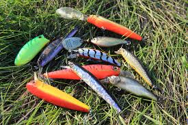 how to make homemade fishing lures out