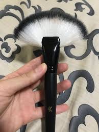 fan makeup highlighter brush