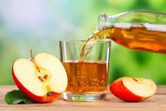 Est-il bon de boire du jus de pomme le soir ?