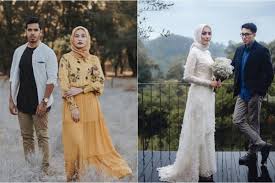 Outfit prewedding casual memakai kaos putih. 10 Inspirasi Foto Prewedding Hijab Dari Selebgram