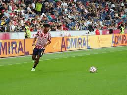 Adeyemi played as a youth for tsv forstenried, and at the age of eight he joined local bundesliga side fc bayern münchen in 2010. Karim Adeyemi Zundet Bei Red Bull Salzburg Jetzt Den Turbo Sn At