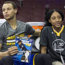 Is this the most adorable family in the nba? Steph Curry Asks Mo Ne For Autograph Si Kids Sports News For Kids Kids Games And More