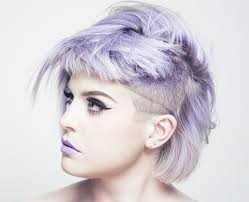 Kelly osbourne short straight formal side on view: Kelly Osbourne Lilac Hair With Shaved Sides Most Iconic Short Celebrity Haircuts Heart