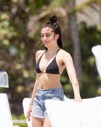 50 celebrities that were caught on tape without makeup on! How Old Is Madonna S Daughter Lourdes Leon Who S Her Dad And What Does She Do