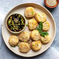 crispy scallops with soy dipping sauce