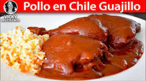 pollo en chile guajillo