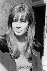 She made her musical debut in the early 1960s on disques vogue and found immediate success with her song tous les garçons et les filles. Francoise Hardy At St George S Church Hanover Square Mayfair London 11th March 1965 Photo By Doreen Spooner 4 Flashbak Hair Beauty Hair Inspiration Hair Makeup