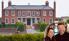 Wayne rooney has reportedly told coleen to return to the uk without him, as coleen's made it clear she's not happy in america. Wayne And Coleen Rooney Can Move Into Their New 20million Mansion Celex