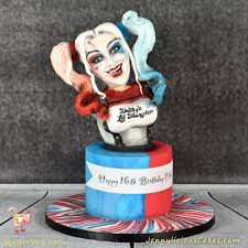 Pipe a white beaded border along the bottom of the cake with a #12 tip. Harley Quinn Squarehen