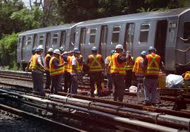 subway train derails in brooklyn