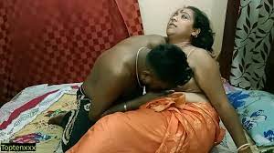 Desi teen sudden sex with hot beautiful bhabhi!! Tamil bhabhi sex - XNXX.COM